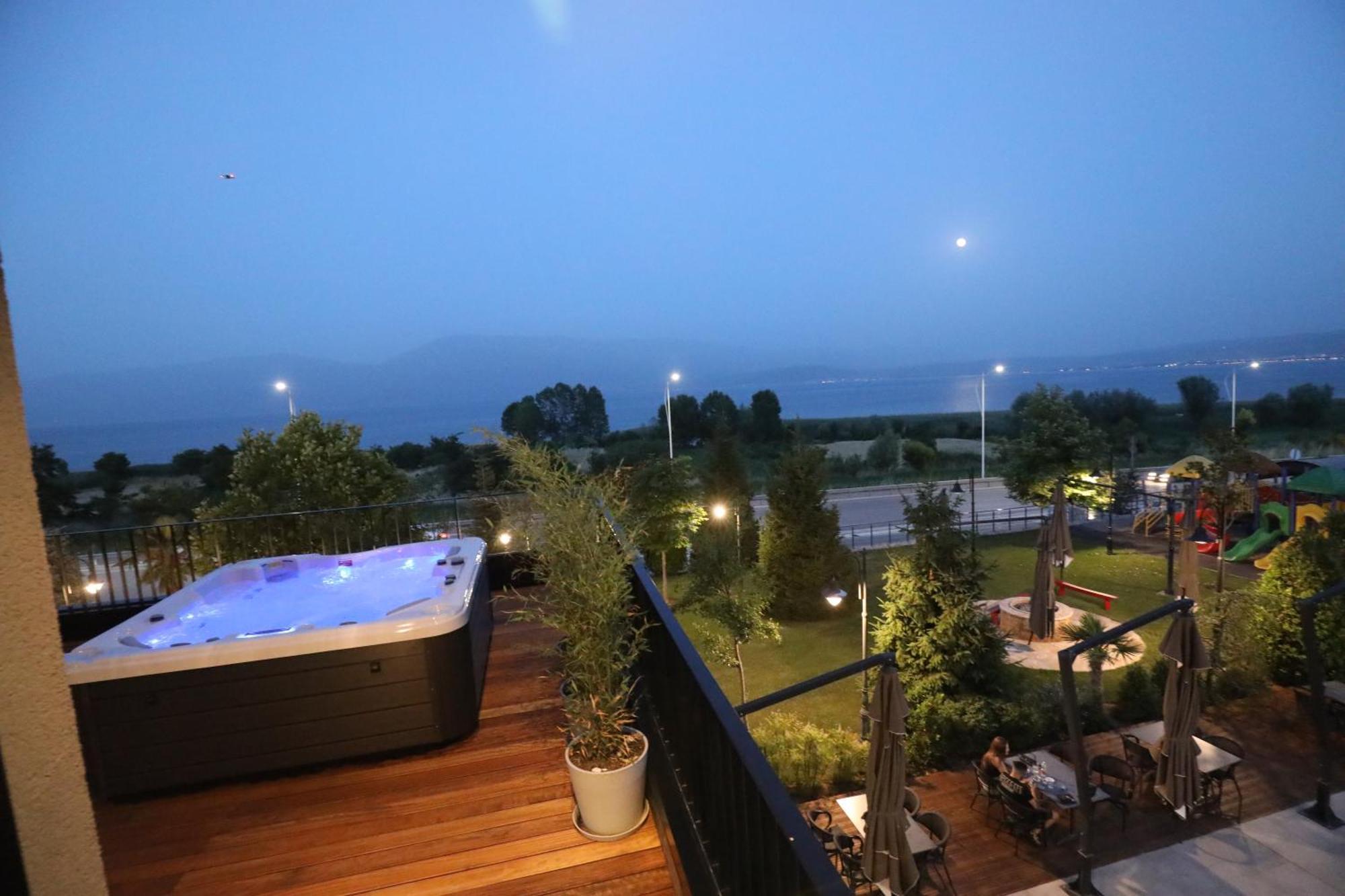 Toka Restaurant 5* Udenisht