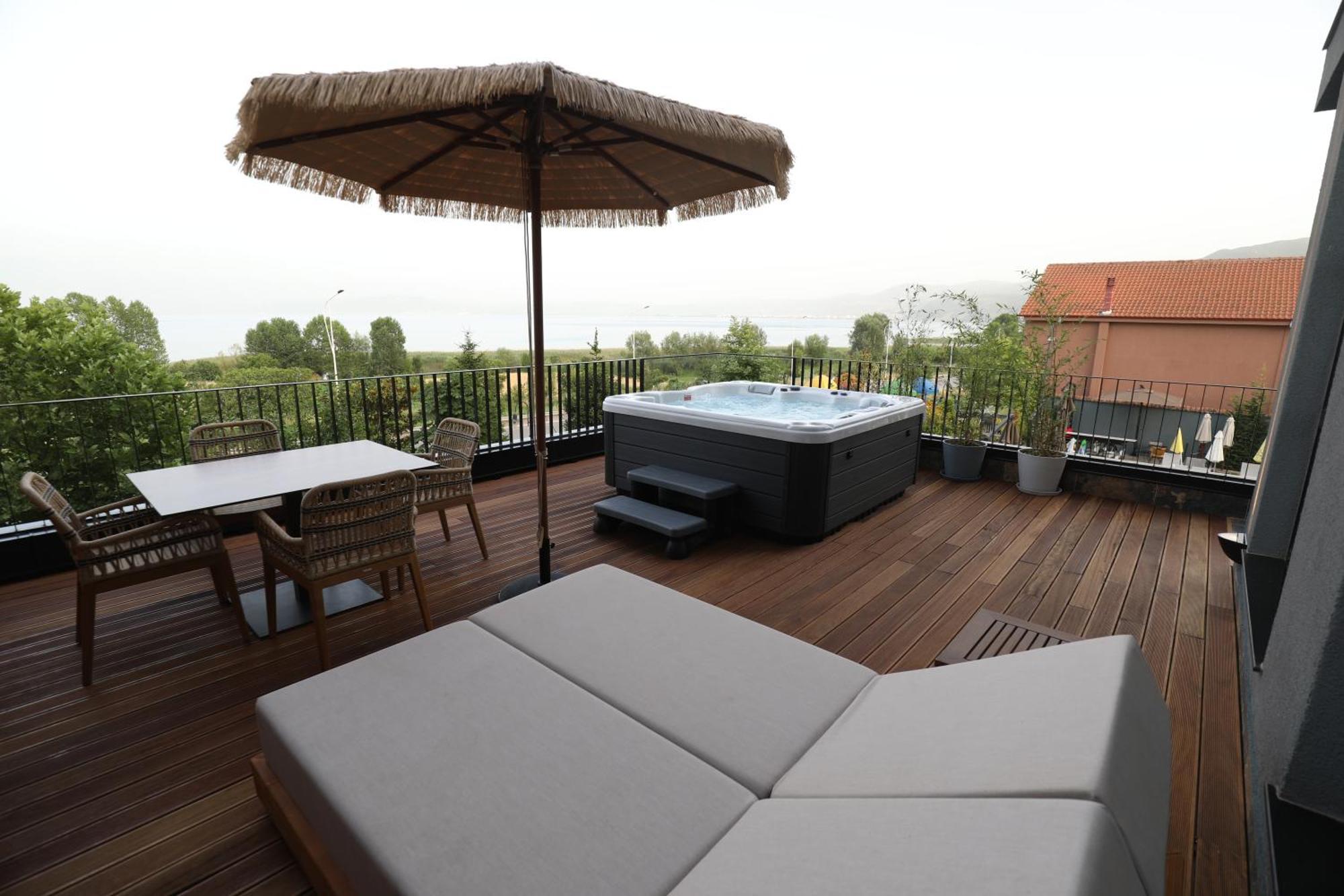 Toka Restaurant 5* Udenisht
